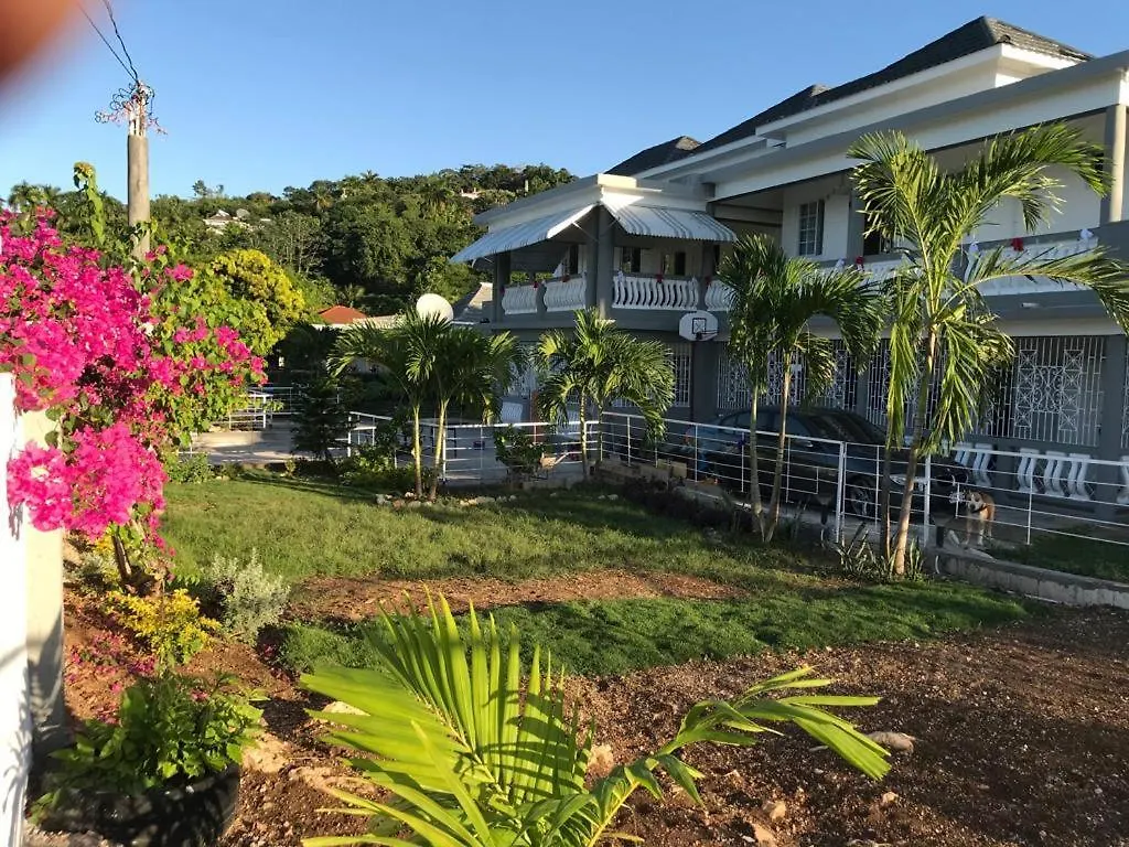 Veneshia'S Coral Gardens Feriehus Montego Bay